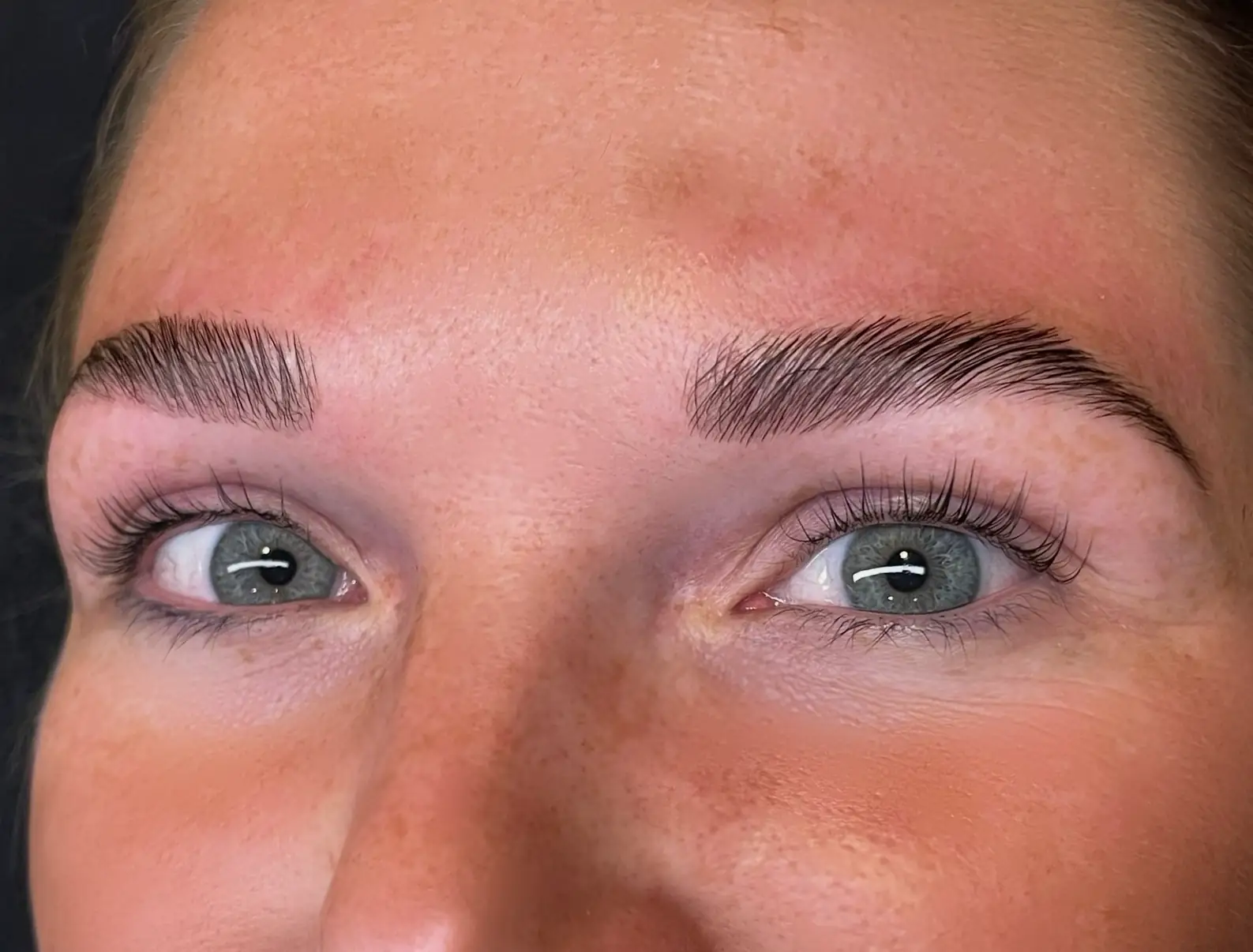 Wenkbrauw- en wimperbehandeling bij Cynthia’s Beauty